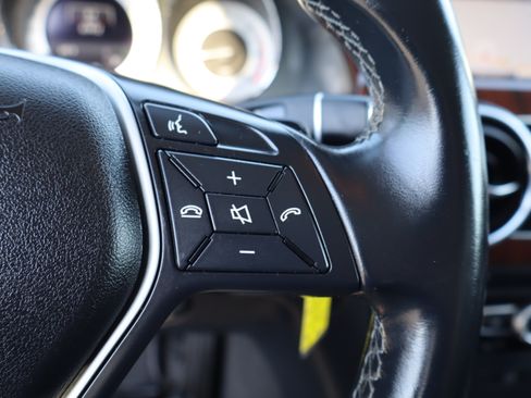 Used 2014 Mercedes-Benz GLK 250 BlueTEC 4MATIC image 23