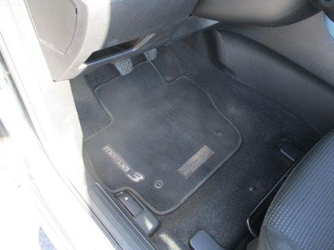 Used 2013 MAZDA MAZDA3 i Touring image 19