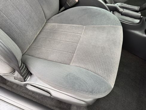 Used 2005 Chrysler Sebring Touring image 71