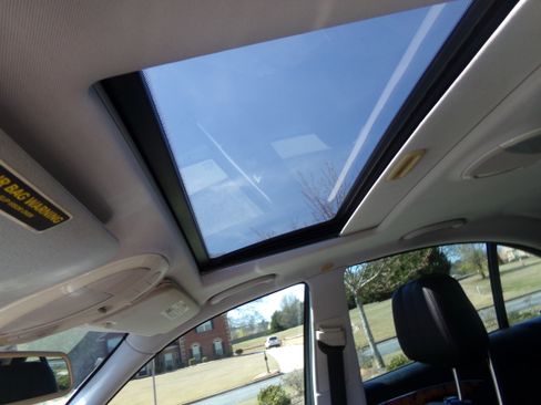 Used 2007 Mercedes-Benz E 550 Sport image 17