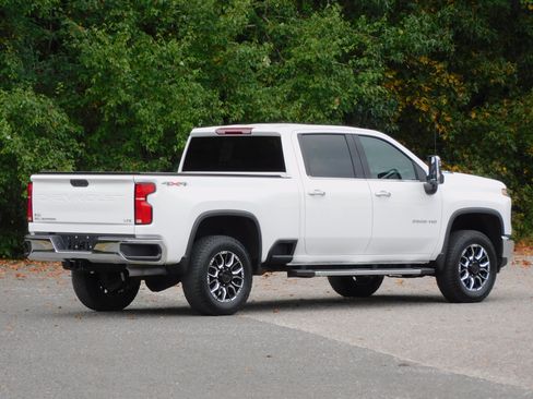 Used 2024 Chevrolet Silverado 2500 LTZ image 11