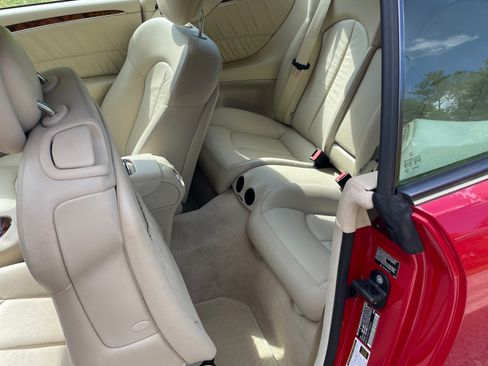 Used 2007 Mercedes-Benz CLK 550 image 10