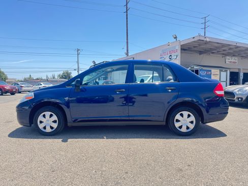 Used 2010 Nissan Versa Sedan FWD image 4