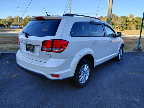 Used 2015 Dodge Journey SXT image 3