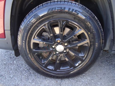 Used 2019 Jeep Cherokee 4WD Latitude Plus image 19