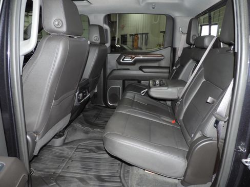 Used 2023 GMC Sierra 1500 4WD Crew Cab Elevation image 40