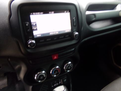 Used 2015 Jeep Renegade FWD Latitude image 11