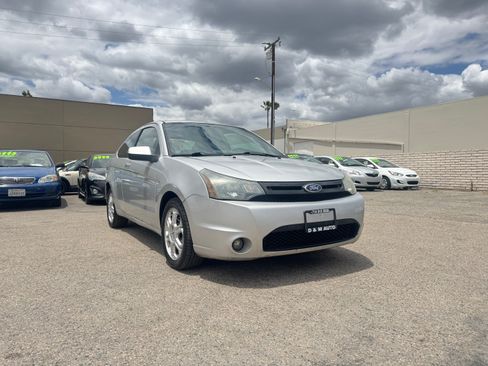 Used 2010 Ford Focus SE Coupe FWD image 12