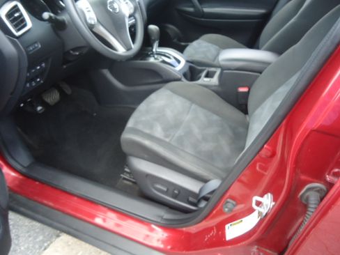 Used 2016 Nissan Rogue AWD SV image 11