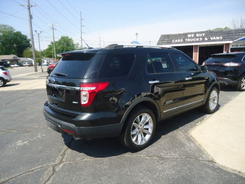 Used 2015 Ford Explorer 4WD XLT image 11