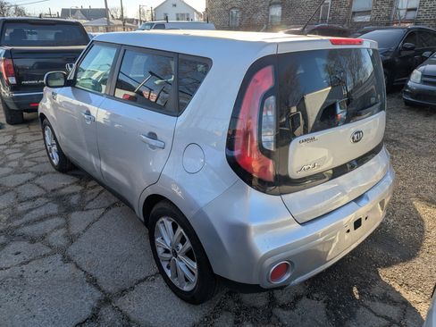 Used 2018 Kia Soul + image 4
