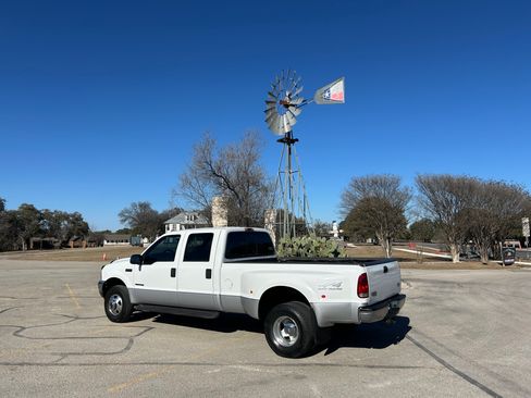 Used 2002 Ford F350 Lariat image 3
