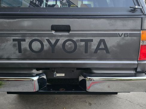 Used 1988 Toyota Pickup Deluxe image 22