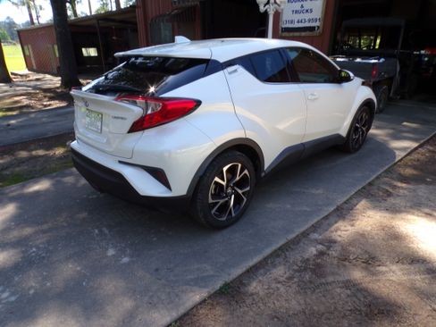 Used 2019 Toyota C-HR Limited FWD image 4