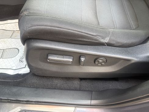 Used 2019 Honda CR-V EX image 12