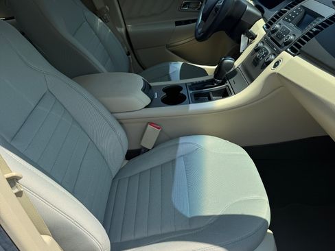 Used 2017 Ford Taurus SE image 19