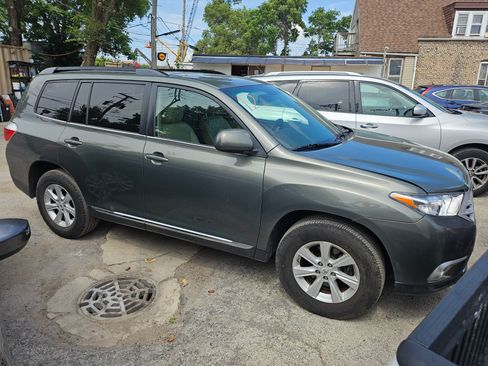 Used 2012 Toyota Highlander SE image 2