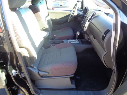 Used 2011 Nissan Frontier PRO-4X image 27