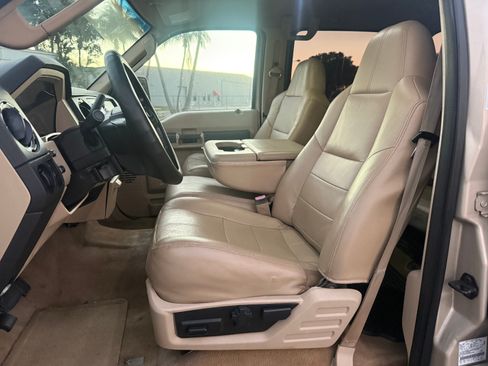 Used 2010 Ford F350 Lariat image 9