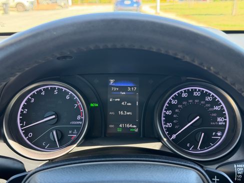 Used 2023 Toyota Camry SE w/ Nightshade FWD image 11