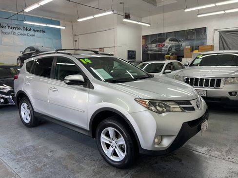 Used 2014 Toyota RAV4 XLE image 9