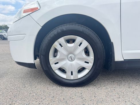 Used 2011 Nissan Versa 1.8 S Hatchback FWD image 14