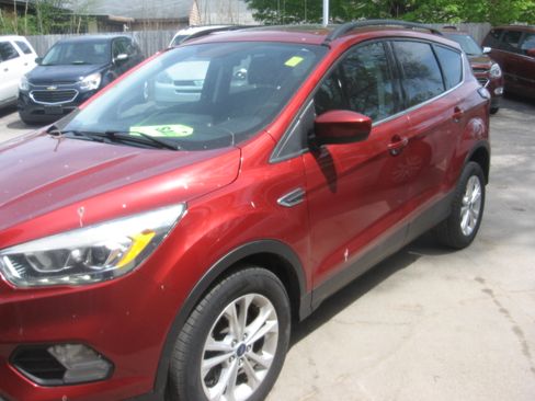 Used 2017 Ford Escape 4WD SE image 1