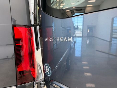 Used 2025 Mercedes-Benz Sprinter 3500 image 46