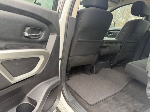 Used 2018 Nissan Titan SV image 84