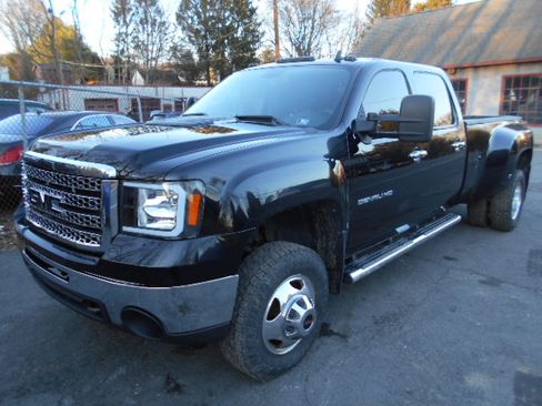 Used 2012 GMC Sierra 3500 Denali image 2