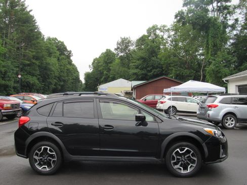 Used 2017 Subaru Crosstrek 2.0i Premium AWD/4WD image 10