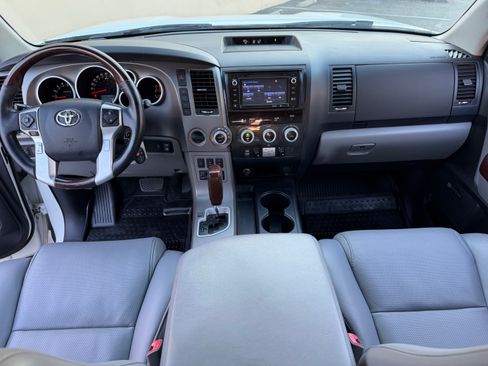 Used 2014 Toyota Sequoia Platinum image 29