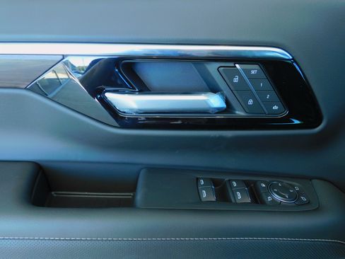 New 2026 Chevrolet Suburban Premier image 19