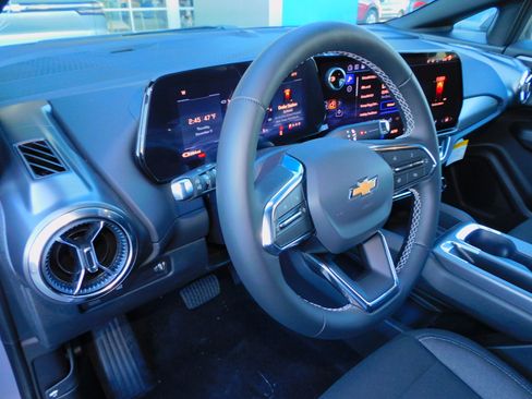 New 2026 Chevrolet Equinox EV LT image 17