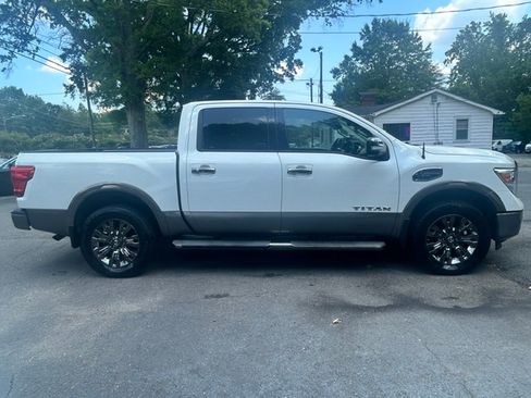 Used 2017 Nissan Titan XD 4x4 Crew Cab image 6