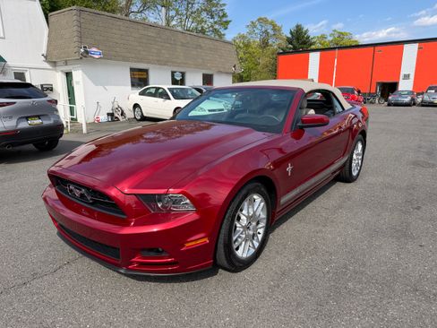 Used 2014 Ford Mustang RWD image 25
