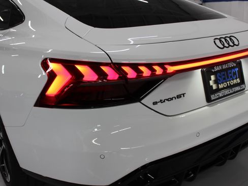 Used 2023 Audi e-tron GT Premium Plus image 12