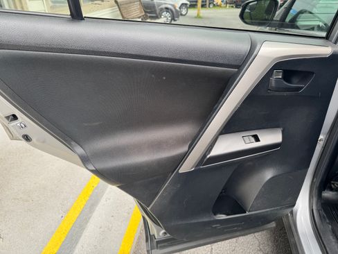 Used 2018 Toyota RAV4 AWD LE image 11