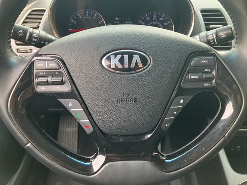 Used 2018 Kia Forte Sedan FWD image 6