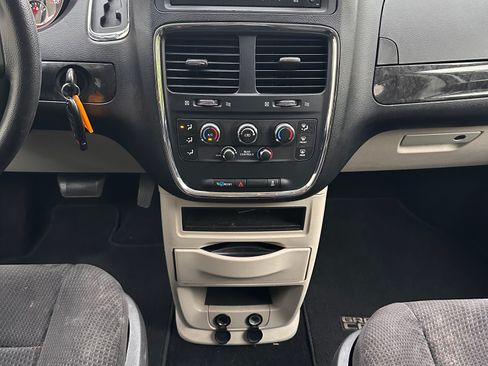Used 2013 Dodge Grand Caravan SE Minivan 4D FWD image 15