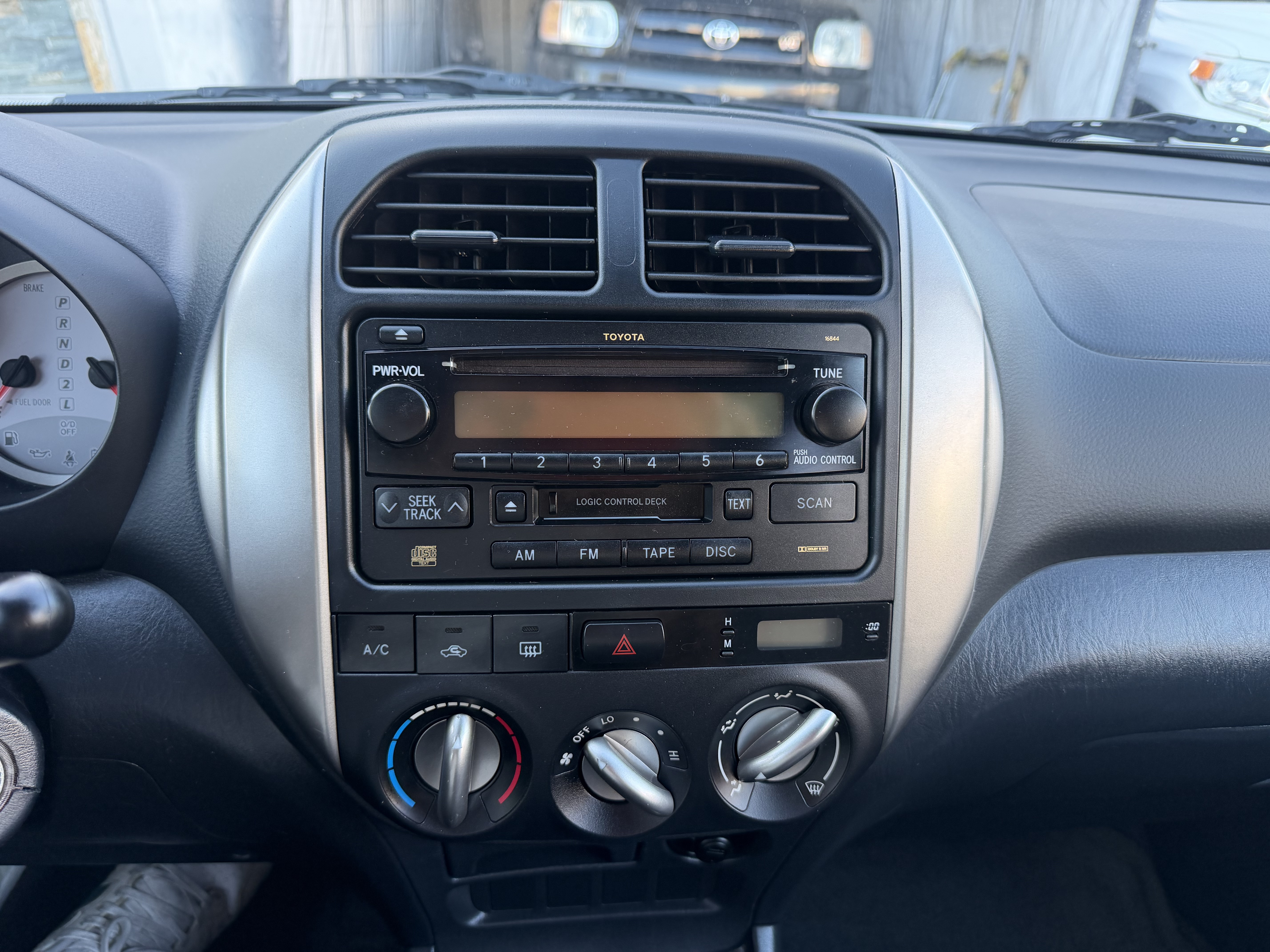 Used 2004 Toyota RAV4 L FWD image 41