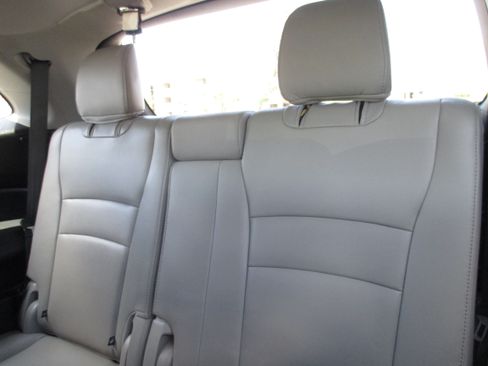 Used 2018 Honda Pilot EX-L w/ Navigation image 9