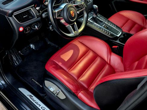 Used 2018 Porsche Macan GTS image 12