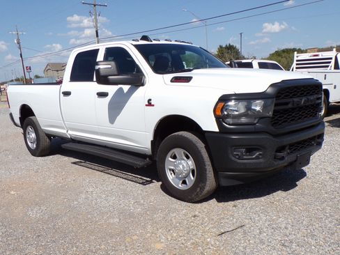Used 2023 RAM 2500 4x4 Crew Cab Tradesman image 3