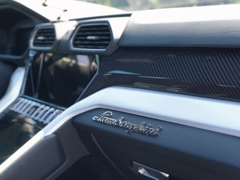 Used 2020 Lamborghini Urus image 18