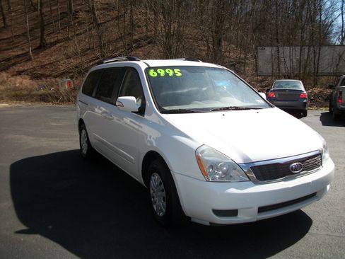 Used 2011 Kia Sedona LX image 2