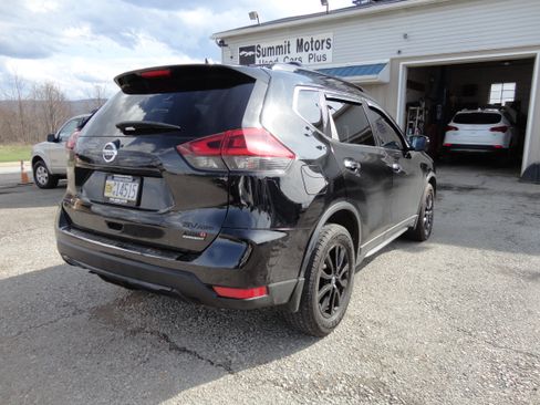 Used 2018 Nissan Rogue image 4