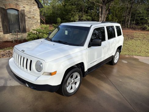 Used 2014 Jeep Patriot Sport image 1
