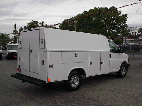 Used 2018 Chevrolet Express 3500 UNAVAIL RWD image 4