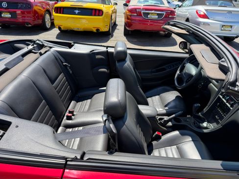 Used 2001 Ford Mustang GT Convertible RWD image 26